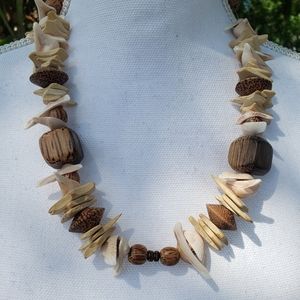 1970s Shell and wood necklace